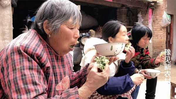 乡村一家人吃生姜的照片（农村一家人美食）