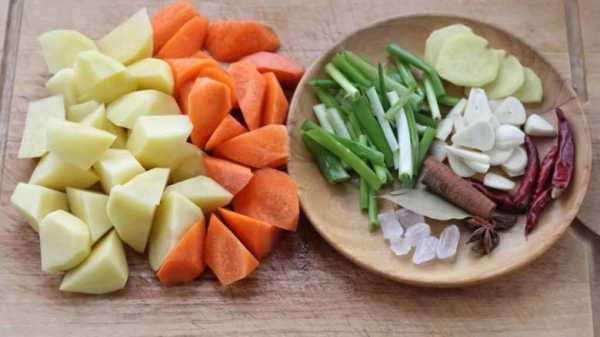 生姜小葱鸡肉土豆胡萝卜（小葱和鸡肉能一起吃吗）