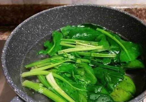 生姜菠菜芹菜（菠菜生姜能一起吃吗）-图2