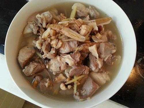 生姜能不能炖羊肉吃（生姜和羊肉一起煮 有什么作用）-图2